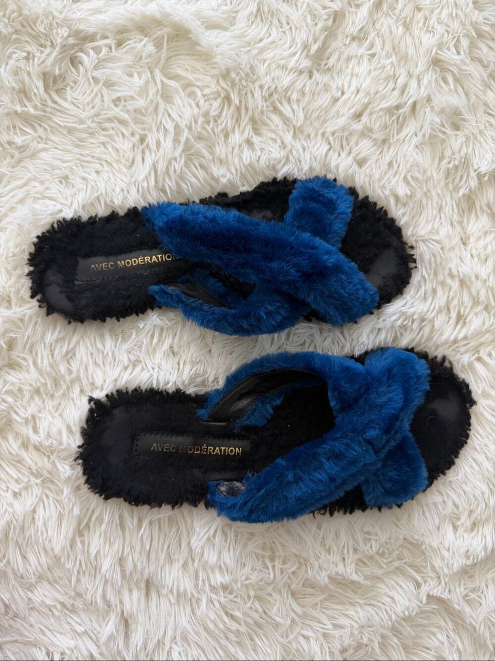 Size 38 VERO CUCIO AVEC MODERATION slides blue and black fuzzy